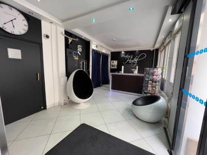 Modern's Hotel - image 7
