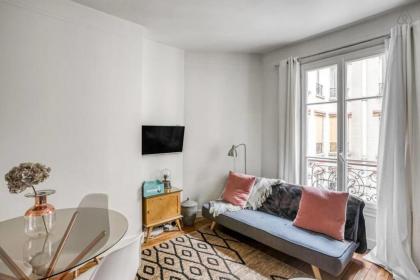 Stunning 2 Bedrooms Apartment - Modern & Cosy - image 10