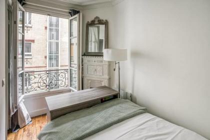 Stunning 2 Bedrooms Apartment - Modern & Cosy - image 13