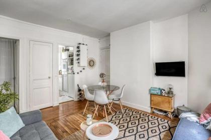Stunning 2 Bedrooms Apartment - Modern & Cosy - image 2