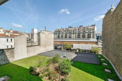 Beautiful 1 Bedroom Apartment near Eiffel Tower - image 15