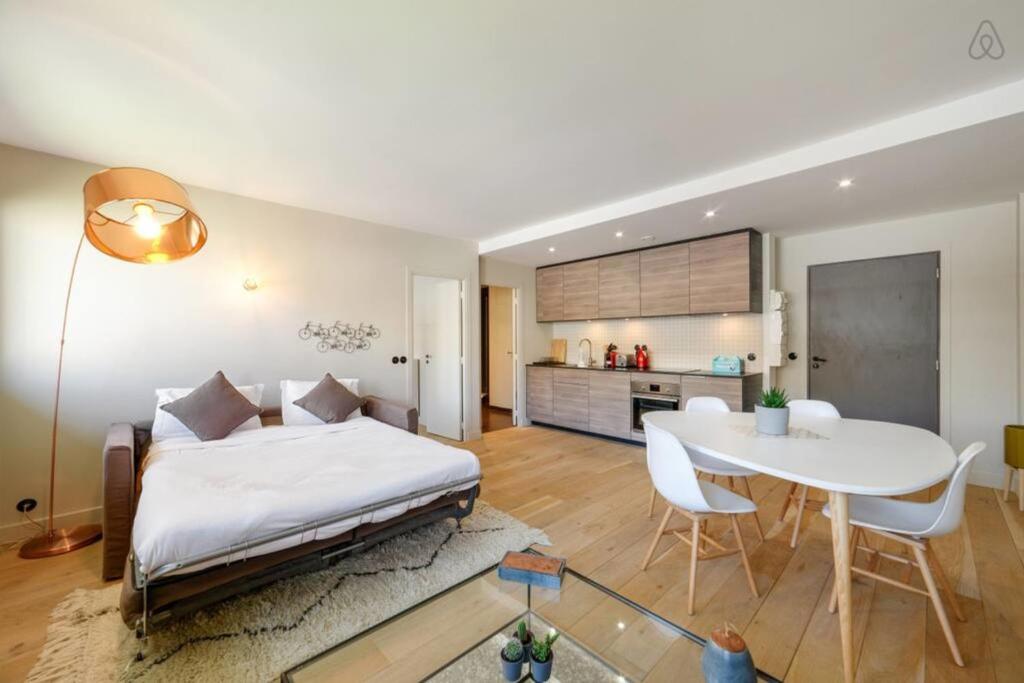 Beautiful 1 Bedroom Apartment near Eiffel Tower - image 3