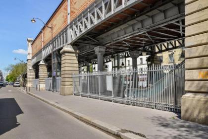 Beautiful 1 Bedroom Apartment near Eiffel Tower - image 4