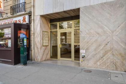 Beautiful 1 Bedroom Apartment near Eiffel Tower - image 6