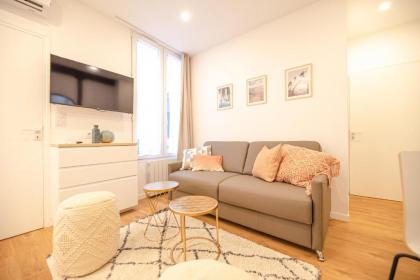Cosy home in Paris Center   With AC