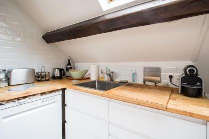 Warm Apartment Near Parc Monceau - image 8
