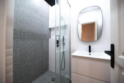 Luxury apartments in Paris Center - image 10