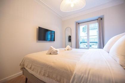 Luxury apartments in Paris Center - image 3