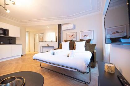 Luxury apartments in Paris Center - image 4
