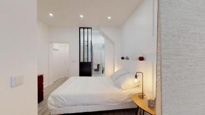 Luxurious and Cosy Apt in the center of  Paris 14 - image 13