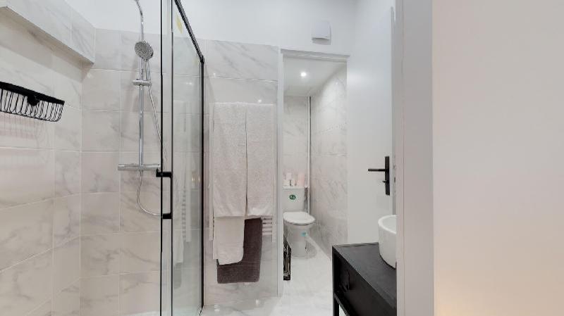 Luxurious and Cosy Apt in the center of  Paris 14 - image 5