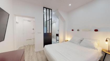 Luxurious and Cosy Apt in the center of  Paris 14 - image 9