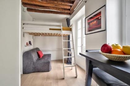 Lovely mezzanine Studio in the Heart of Paris Paris 