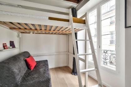 Lovely Mezzanine Studio in the Heart of Paris - image 14