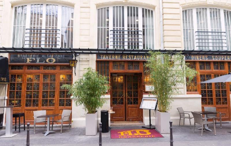 Lovely Mezzanine Studio in the Heart of Paris - image 4