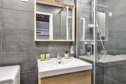 Lovely Mezzanine Studio in the Heart of Paris - image 5