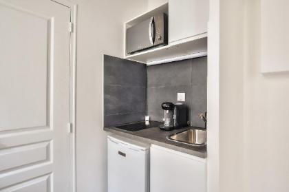 Lovely Mezzanine Studio in the Heart of Paris - image 8