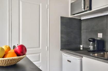 Lovely Mezzanine Studio in the Heart of Paris - image 9