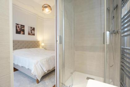 Modern Duplex Close To The Eiffel Tower - image 3