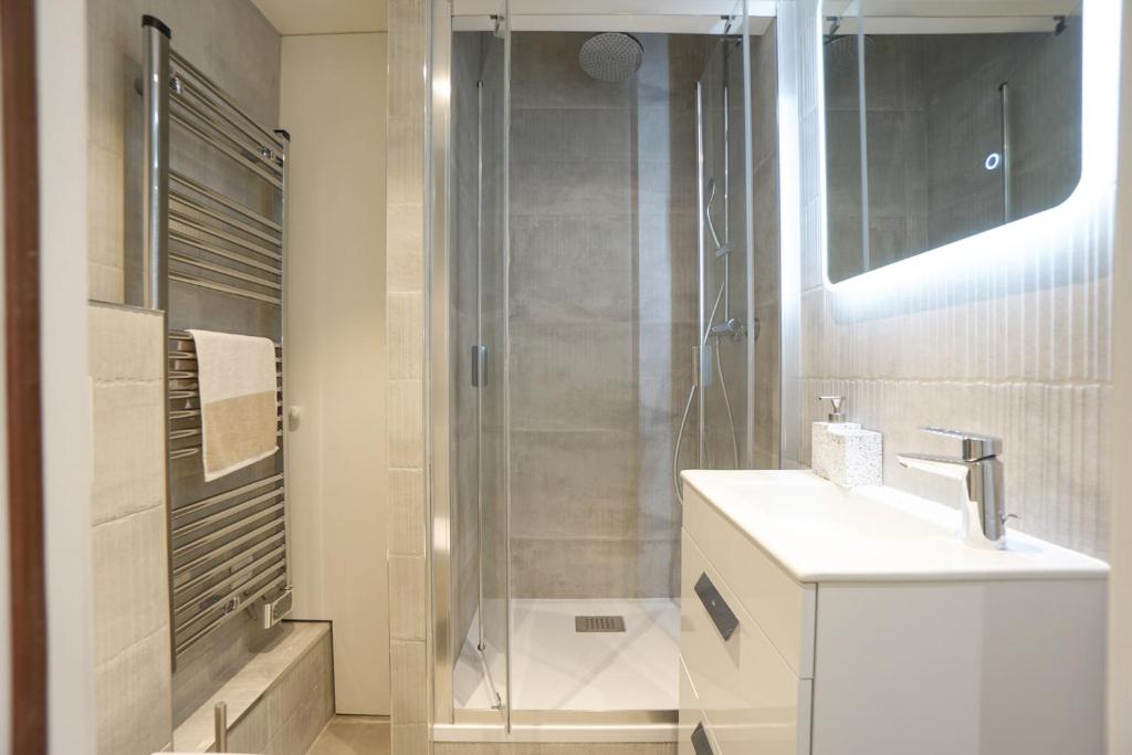Modern Duplex Close To The Eiffel Tower - image 7