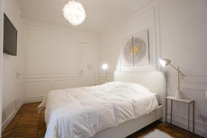 Modern Duplex Close To The Eiffel Tower - image 8