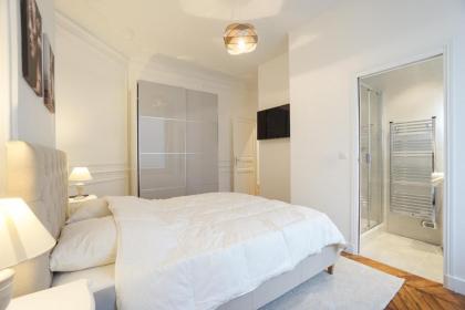 Modern Duplex Close To The Eiffel Tower - image 9
