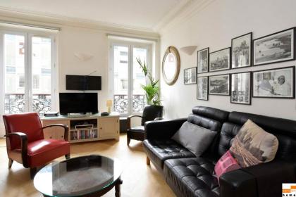 204340 - A two-room apartment with traditional chic style in the Marais - image 11