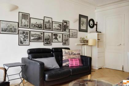 204340 - A two-room apartment with traditional chic style in the Marais - image 20