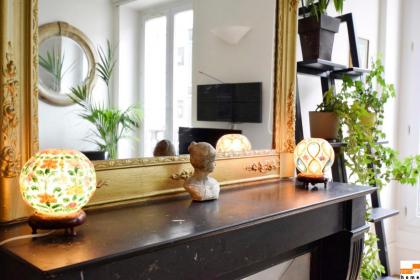 204340 - A two-room apartment with traditional chic style in the Marais - image 21