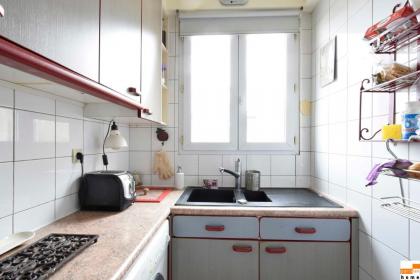 204340 - A two-room apartment with traditional chic style in the Marais - image 25