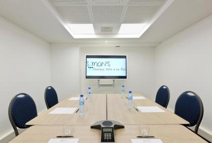 Simon's Boutique Hotel - image 11