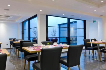 Simon's Boutique Hotel - image 7