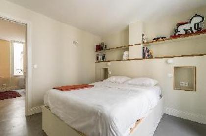Gorgeous Urban Family Apartment - image 11