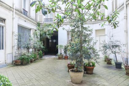Nice Studio Near Eiffel Tower - image 10