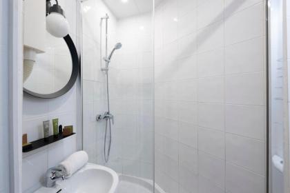 Lennon Hotel Paris Gare du Nord - image 6