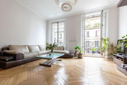 Veeve - Haussmannian Light