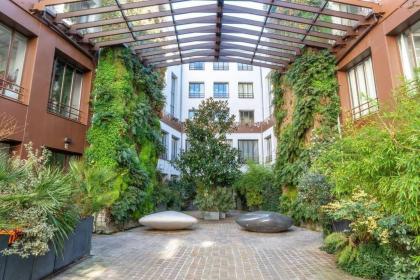GuestReady- Artist Loft near Bastille 