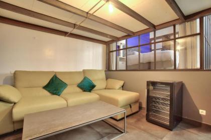 2 Bedrooms Le Marais Nazareth