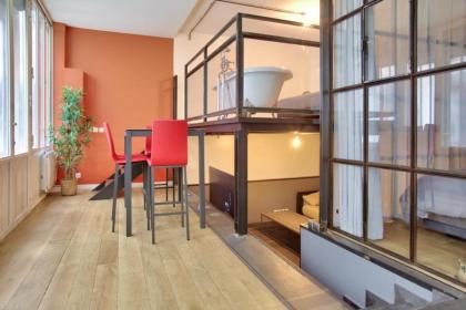 2 Bedrooms Le Marais Nazareth - image 3
