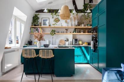 Veeve - A Touch of Teal - image 3