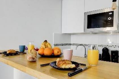 ARC DE TRIOMPHE - WAGRAM COSY 1 BEDROOM - image 2