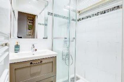 ARC DE TRIOMPHE - WAGRAM COSY 1 BEDROOM - image 3