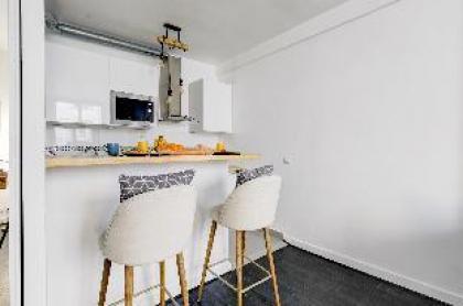 ARC DE TRIOMPHE - WAGRAM COSY 1 BEDROOM - image 4