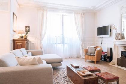 Luxurious 4 Bedroom Apartment next to The Eiffel Tower