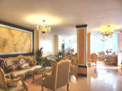 HOTEL ROYAL Paris Ivry