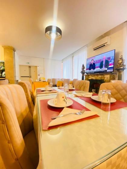 HOTEL ROYAL Paris Ivry - image 10