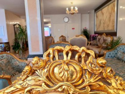 HOTEL ROYAL Paris Ivry - image 17