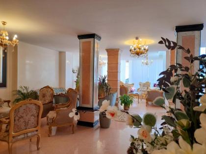 HOTEL ROYAL Paris Ivry - image 18
