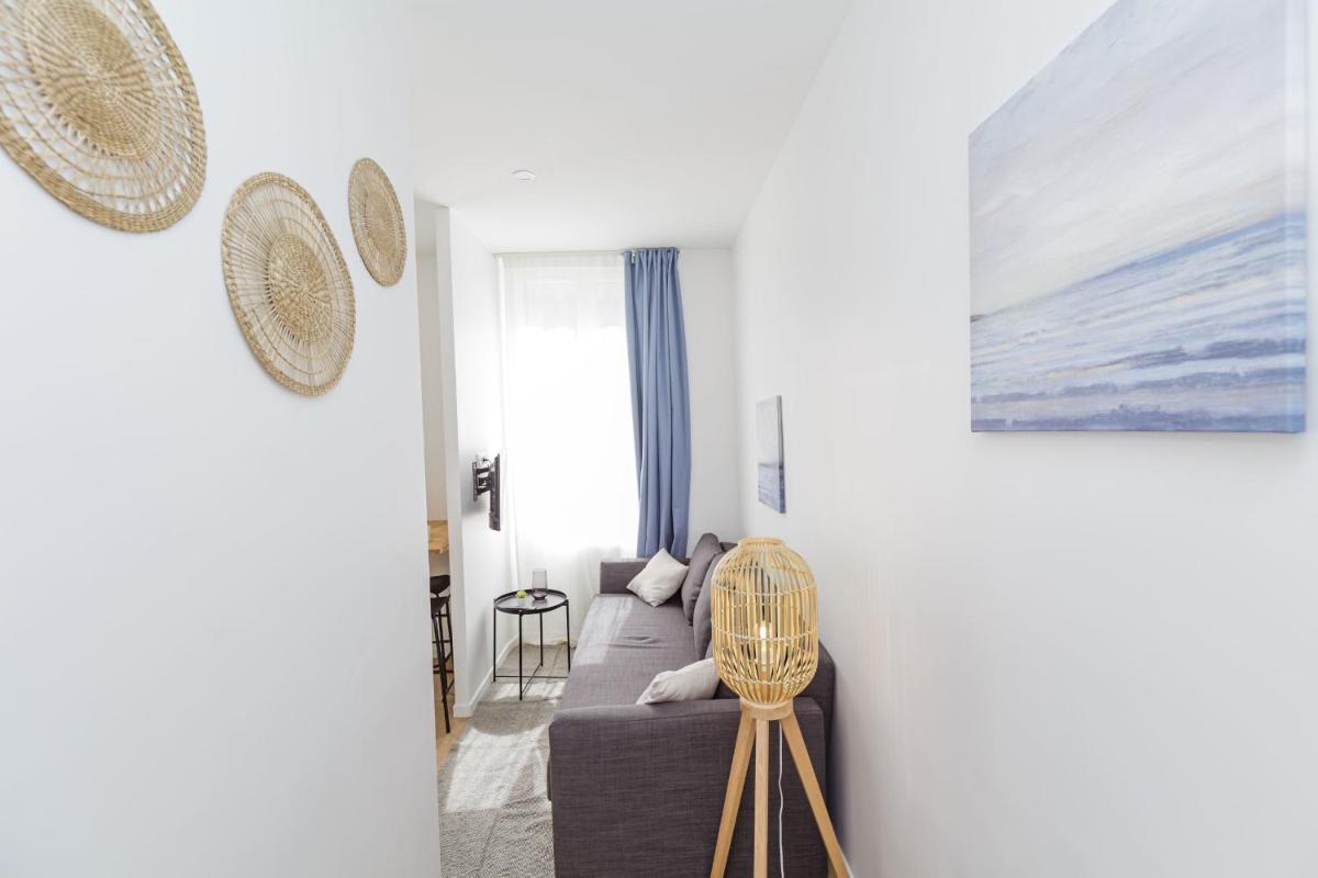 NICE 23 m Bright and Renovated - courtyard side - image 2