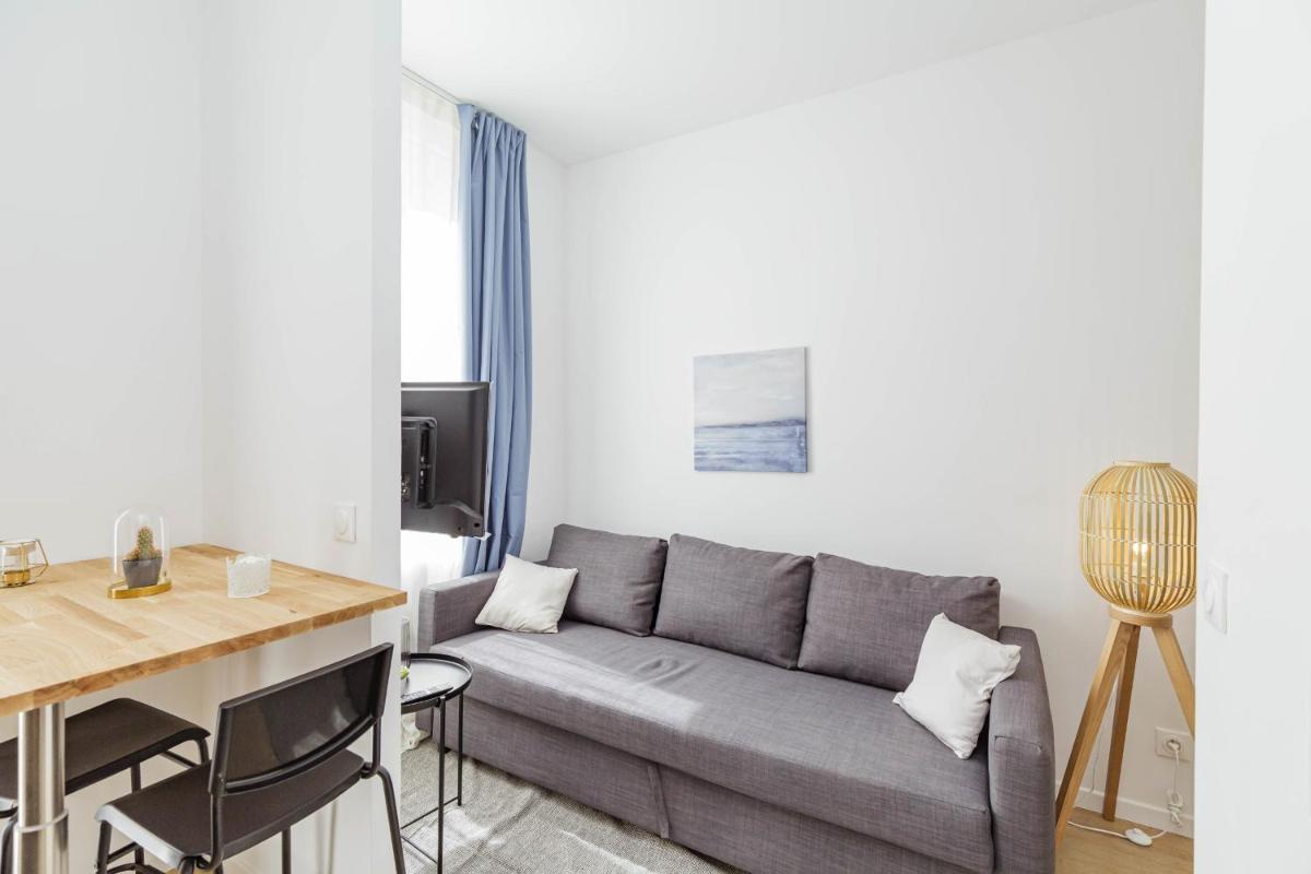NICE 23 m Bright and Renovated - courtyard side - image 3